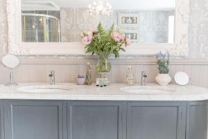 Stunning Character Property with hot tub & SAUNA