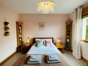 B&B / Chambres d'hotes Le Hibou Heureux : Villa avec Piscine Privée
