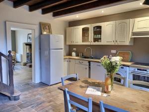 Maisons de vacances Maison l'or du temps, gite les Glycines : photos des chambres