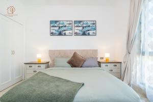 Cozy Old Town 2-Bed Apartment with Burj Khalifa Views 202RH-2