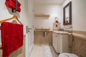 Cozy Old Town 2-Bed Apartment with Burj Khalifa Views 202RH-2