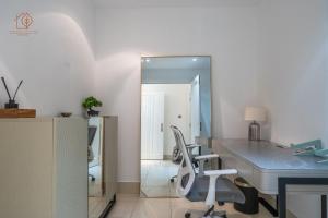 Cozy Old Town 2-Bed Apartment with Burj Khalifa Views 202RH-2