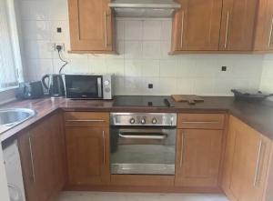 Calm & Cozy Stay in Calderstones Area