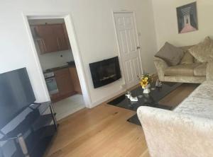 Calm & Cozy Stay in Calderstones Area