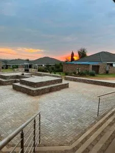 Oewerpark Accommodation - Бронкгорстспрьойт