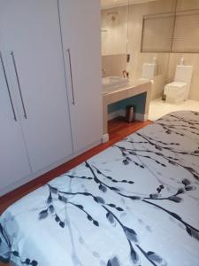 EIGHT VILLA DE PORT iKamva