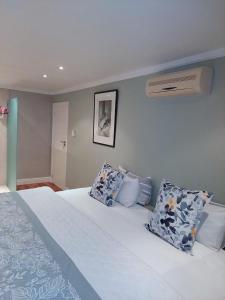 EIGHT VILLA DE PORT iKamva