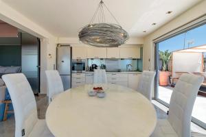 Breathtaking Penthouse Vouliagmeni