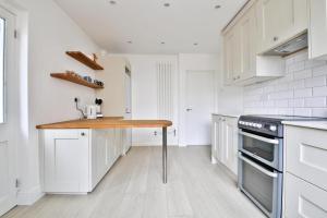 StayRight Homely 3 Bedroom House in Vibrant Whitchurch