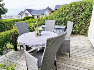 1B, Stuga m havsutsikt & 50m till strand