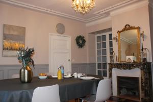 Villas Maison Bourgeoise classee 3 etoiles a 100 m des Bords de Loire avec parkings prives : photos des chambres