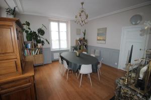 Villas Maison Bourgeoise classee 3 etoiles a 100 m des Bords de Loire avec parkings prives : photos des chambres