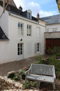 Villas Maison Bourgeoise classee 3 etoiles a 100 m des Bords de Loire avec parkings prives : photos des chambres