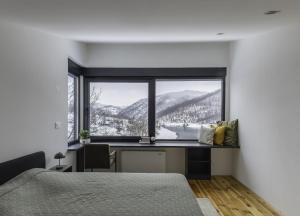 Blackberry Cabin lakeside escape