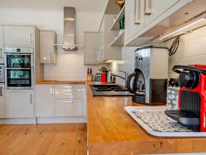 5 Bed in Bridge of Cally 76356