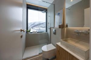 Blackberry Cabin lakeside escape