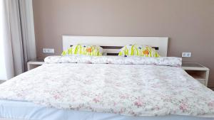 Апартаменты Sky в Мост Сити, 2 комнаты, Вид на реку, Балкон, Новый дом