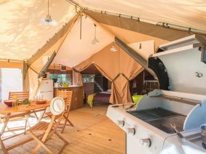 Campings Camping Le Sequoia : photos des chambres