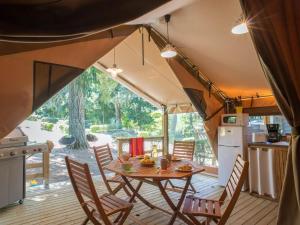 Campings Camping Le Sequoia : photos des chambres