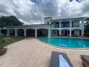 Luxury 4 bed villa Vipingo Ridge - Vipingo