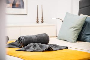 Central location - Walk to the beach, shops & dining