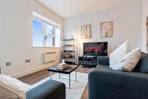 Luxury 1-Bed Apartment in JQ, Sleeps 3, Parking & Netflix, Ideal for contractors