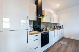 Modern 1-BDR Apartment in JQ, Guests 3, Parking & Netflix, Perfect for contractors