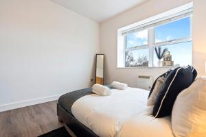 Luxury 1-Bed Apartment in JQ, Sleeps 3, Parking & Netflix, Ideal for contractors