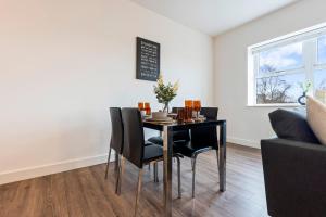 Modern 1-BDR Apartment in JQ, Guests 3, Parking & Netflix, Perfect for contractors