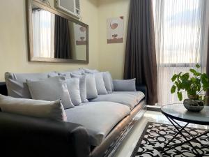 1BR Condo Near Venice Canal & BGC with Great View - 20k