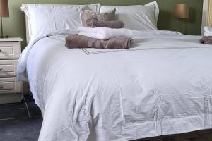 Apartment-Sleeps2-Parking-Garden-Patio