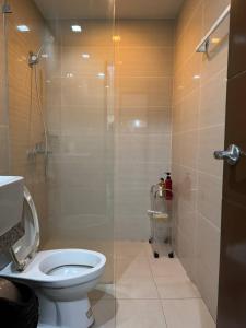 1BR Condo Near Venice Canal Mall & BGC with Balcony - 8p