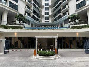 1BR Condo Near Venice Canal Mall & BGC with Balcony - 8p