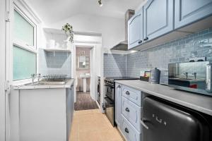 Stylish 3-Bedroom House - Garden - Parking - Netflix 18M