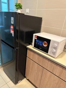 Midori Mount Austin JB Cozy Warm stay 5 to10pax Near Aeon Ikea