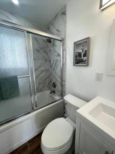 Modern Studio W Parking 10 min to FLL and Beach