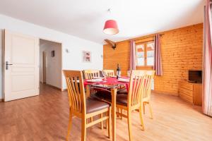 Appartements Le Hameau SPA & PISCINE appartement 3 pieces 6pers by Alpvision Residences : photos des chambres