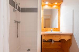 Appartements Le Hameau SPA & PISCINE appartement 3 pieces 6pers by Alpvision Residences : photos des chambres