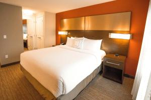 King Studio with Sofa Bed - Hearing Accessible room in Residence Inn by Marriott Seattle University District