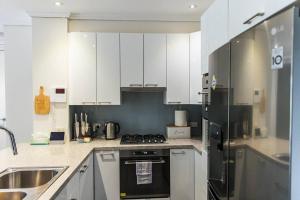 Cleo, Indoor pool and gym. Central location