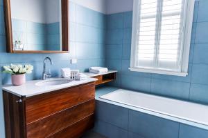 Napoleon, 2 min to Gertrude St