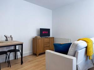 Central Hub For Maidstone, Cosy Suite Book Now