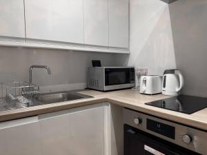 Central Hub For Maidstone, Cosy Suite Book Now