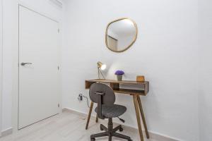 Playa Los Locos Apartment with Garage