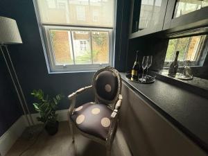 Luxury 4 Bedrooms 5 Baths 2 Receptions Family House with Garden Chelsea