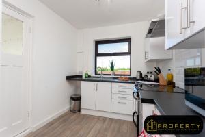 Spacious 3 bed, 2 min from A1