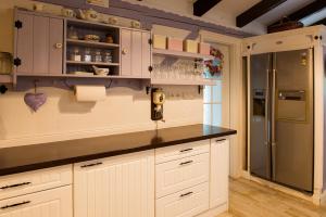 Rustikálna chalúpka pri jazere