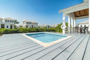 Whiskey Run and Pool Club at Mahogany Bay