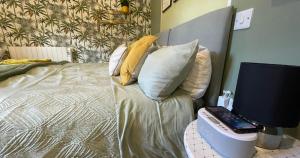 Market Haven Studios, Multiple Units Available Perfect for Mid Term Stays, Buisness, Leisure, Travelers with Sofa Beds on request