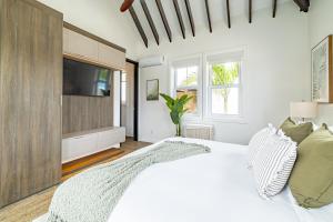 Coral Reef Casa with Private Hot Tub and Pool at Mahogany Bay